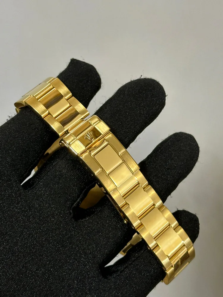 Rolex Yacht-Master 40 MOP